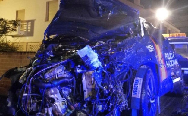 Dos policías heridos al dar su coche varias vueltas de campana durante una persecución en Fuengirola