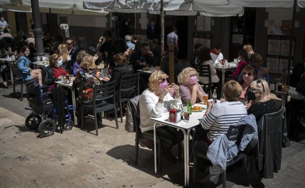 Más de 140 municipios de Andalucía se preparan para cerrar los bares a las 20 horas a partir de este domingo