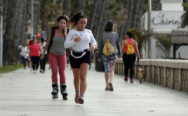 El alcalde de Málaga apuesta por que los corredores vayan por la arena en lugar de por el paseo marítimo Picasso