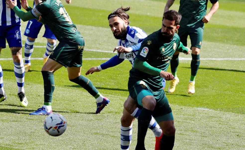 Vídeo: El Alavés aprieta el descenso ganando al Huesca