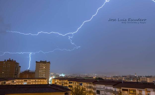 AEMET activa aviso amarillo por fuertes lluvias en Málaga esta madrugada