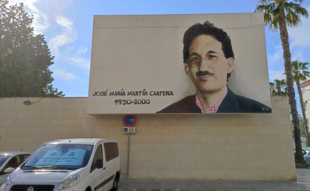 El grafitero Nesui SRC culmina el mural de Martín Carpena en Carretera de Cádiz