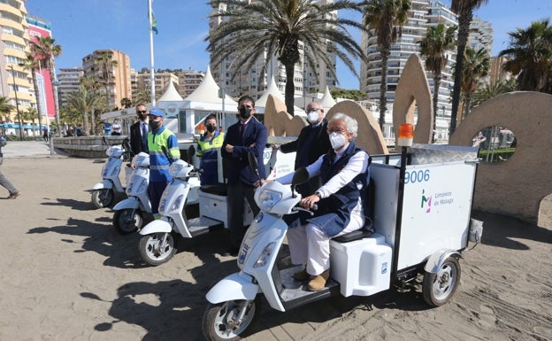 Limasam incorpora triciclos eléctricos para la limpieza de las playas de Málaga