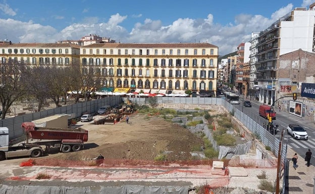 El Ayuntamiento de Málaga cubre la excavación del Astoria para dar pie al informe de la Junta sobre los restos encontrados