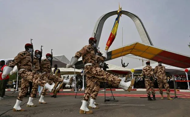 Desfile del Ejército de Chad durante los funerales de Estado por el presidente Idriss Déby celebrados esta semana en la capital, Yamena./Afp