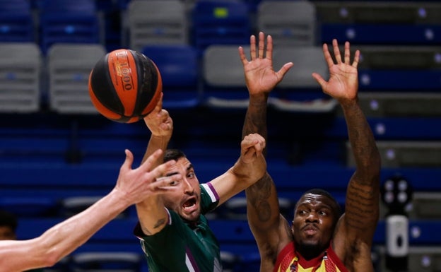 El Unicaja, fuera de los puestos de 'play-off' y asediado por rivales al alza