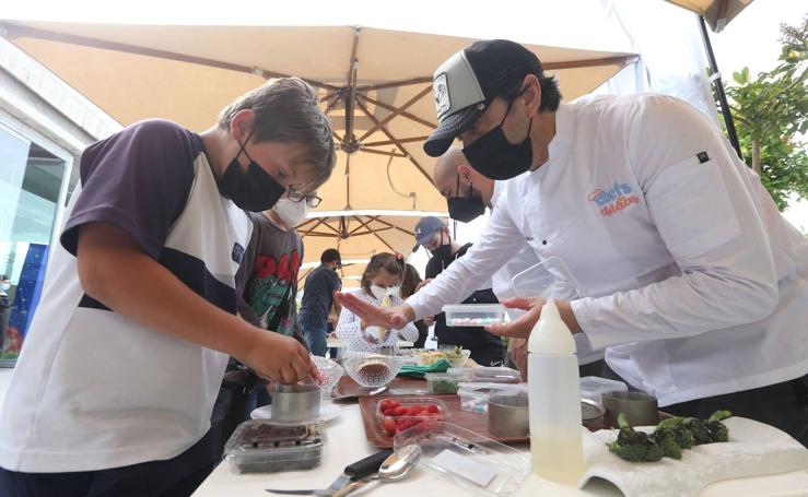 Taller de cocina con los niños de la Fundación Andrés Olivares