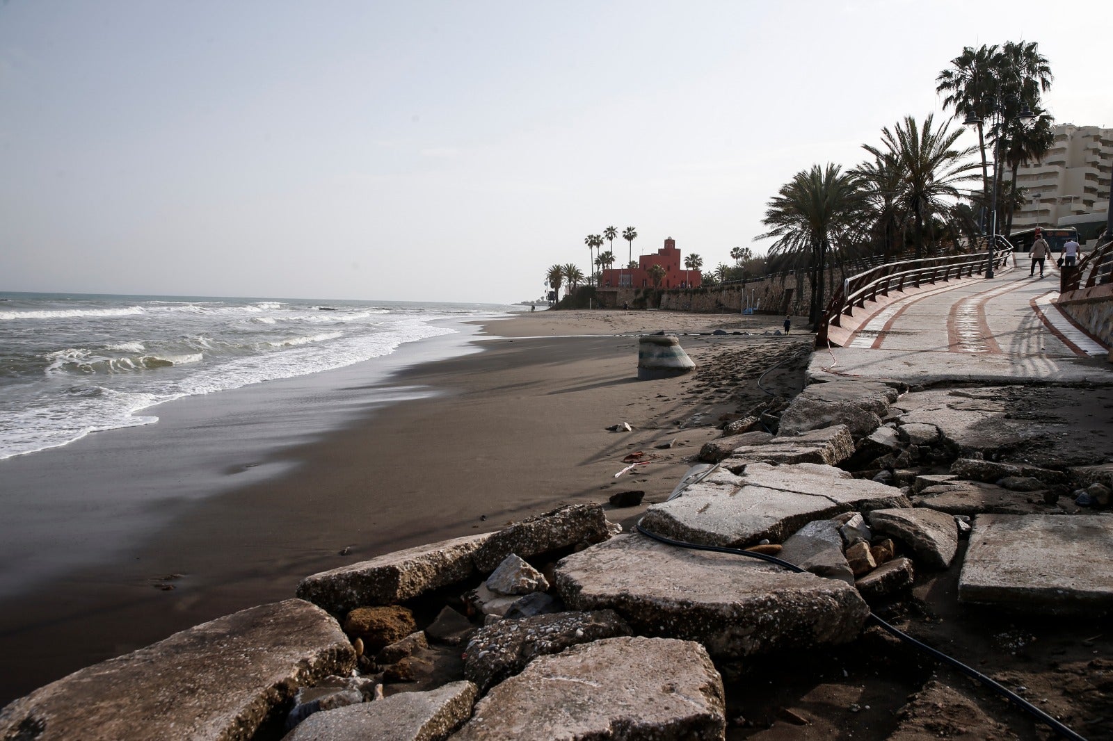 Daños en las playas de la provincia de Málaga con la borrasca Lola