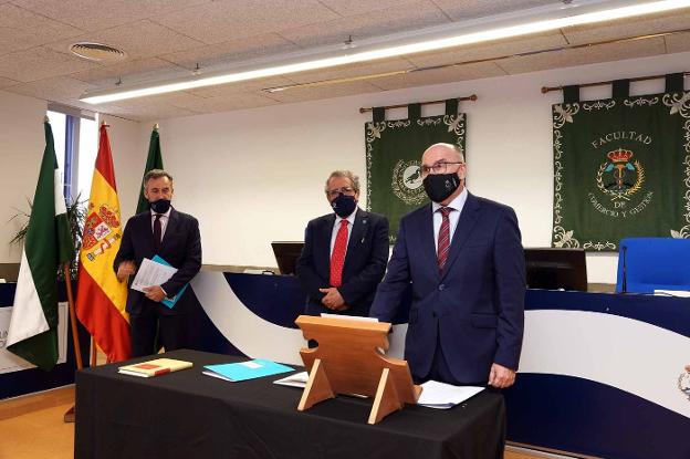 Toma de posesión de Benjamín del Alcázar como decano de la Facultad de Comercio y Gestión