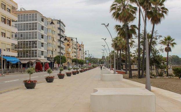 Finaliza la remodelación del tramo central del paseo marítimo de Estepona