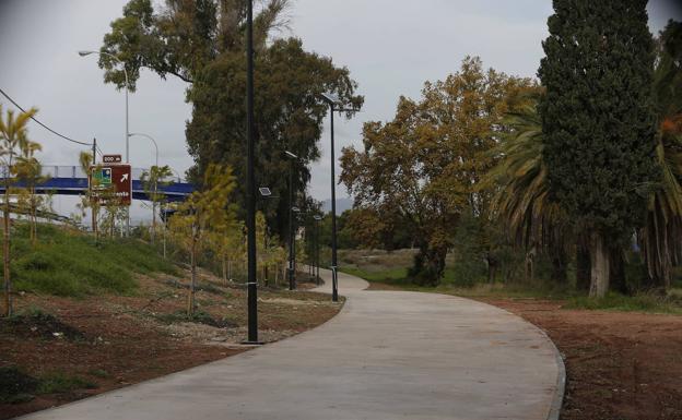 El peligro se esfuma en la parcela del campamento Benítez y facilita la ejecución del parque