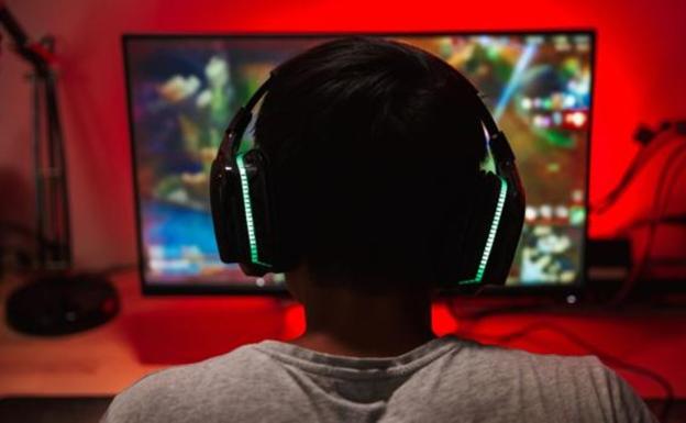 Detenidos dos presuntos pederastas, uno de ellos profesor, que contactaban con niños a través de la videoconsola