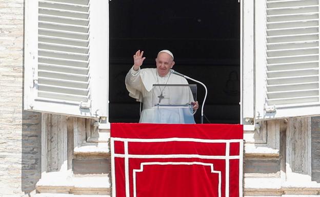 El Papa prohíbe aceptar en el Vaticano regalos de más de 40 euros