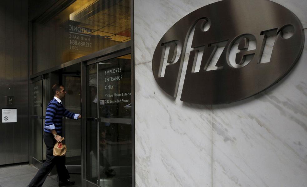 Pfizer espera tener en junio autorización de la UE para usar su vacuna en adolescentes