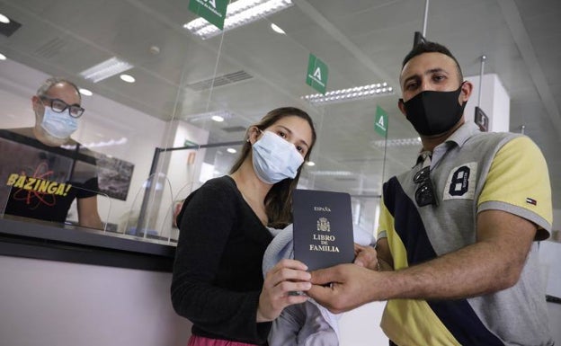 El Libro de Familia desaparece desde hoy en formato físico