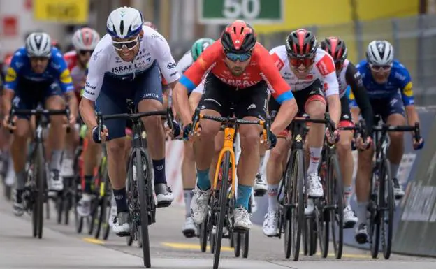 Colbrelli se lleva la segunda etapa de la Vuelta a Romandía