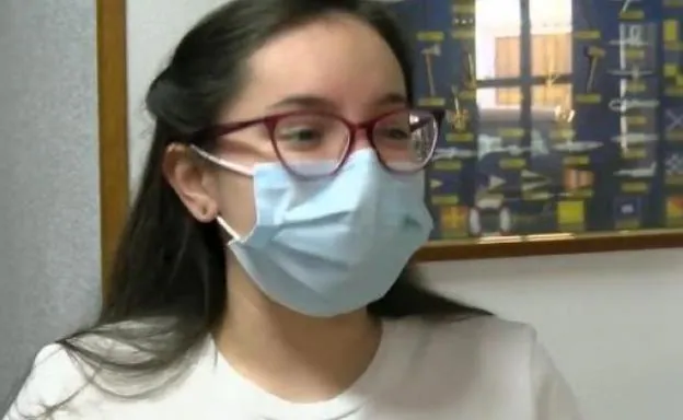 Verena, una adolescente con tos cada tres segundos desde que enfermara de Covid-19 hace siete meses