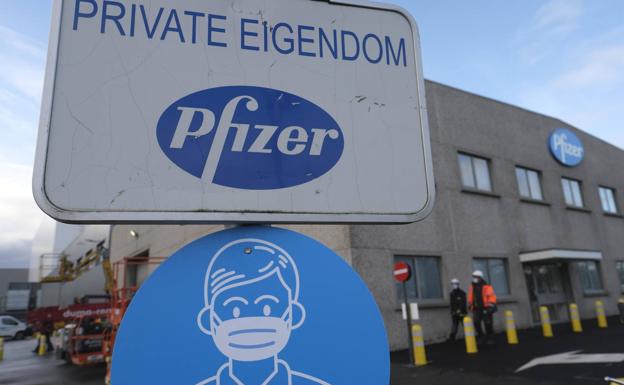 Pfizer ensaya una píldora que se tomaría con los primeros síntomas