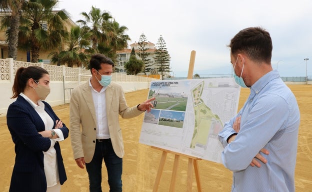 Torrox presenta el nuevo campo de fútbol a la espera de que la justicia decida si es viable