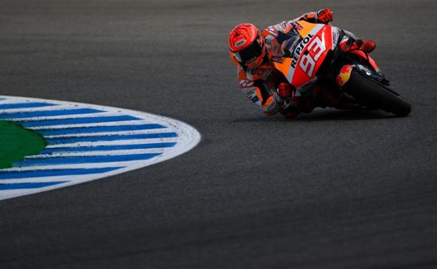 Márquez supera el trauma de la curva tres