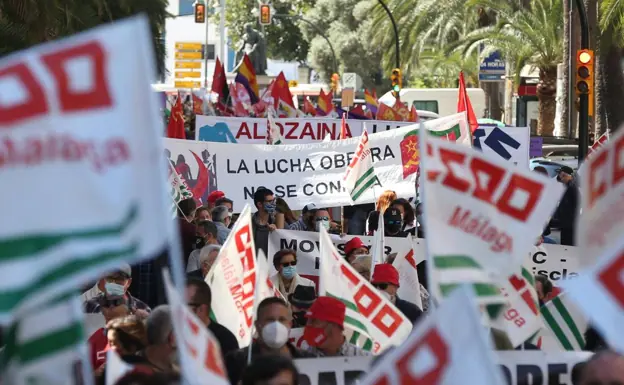 Primero de mayo en Málaga: Un millar de trabajadores salen a la calle para exigir «salud laboral»