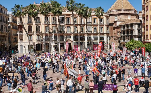 Primero de mayo en Málaga: Un millar de trabajadores salen a la calle para exigir «salud laboral»