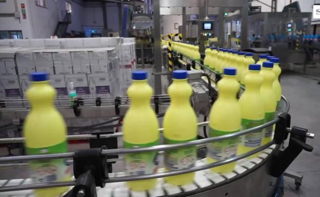 Vídeo: Equisur, una discreta fábrica de productos de limpieza de Humilladero