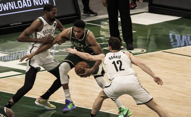 Los Bucks baten a los Nets con un Antetokounmpo estelar