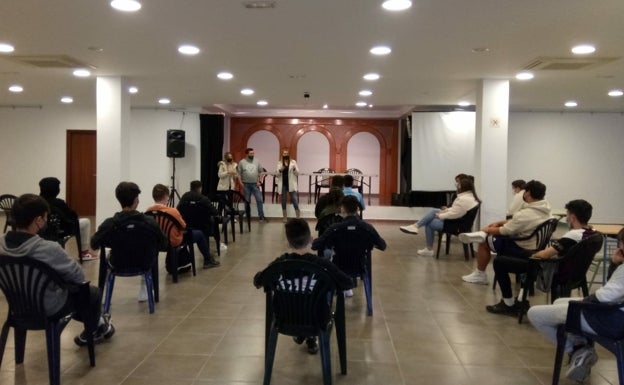 Los jóvenes de Guaro se unen por primera vez en una asociación para impulsar el ocio en el municipio