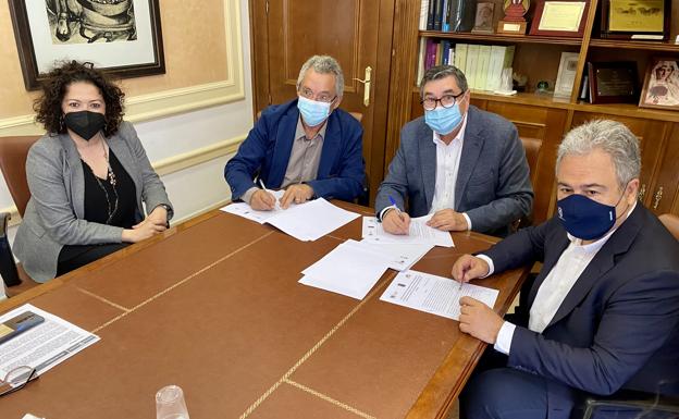 Vélez-Málaga suscribe un acuerdo para la investigación y promoción cultural con el centro budista Karma Guen y la UMA