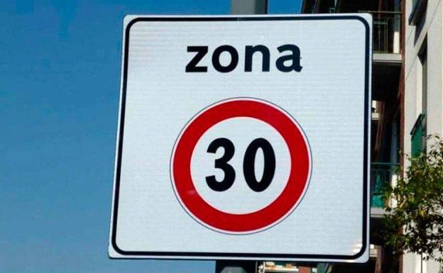 ¿Tiene mi calle nuevo límite de velocidad? Buscador con todas las vías de Málaga que rebajan ya la circulación a 30 km/h
