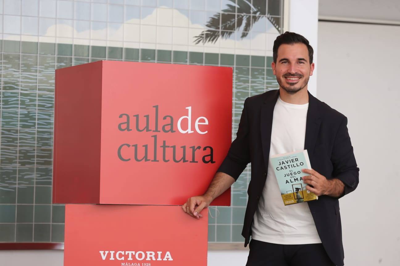 Javier Castillo, en el Aula de Cultura de SUR