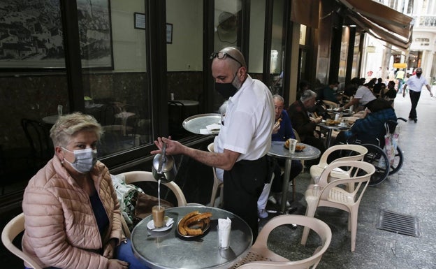 Las ayudas de 3.000 euros de la Junta para pymes de comercio y restauración reciben 10.400 solicitudes en Málaga