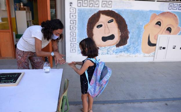 Andalucía tiene cinco centros escolares cerrados por el covid y 133 aulas afectadas