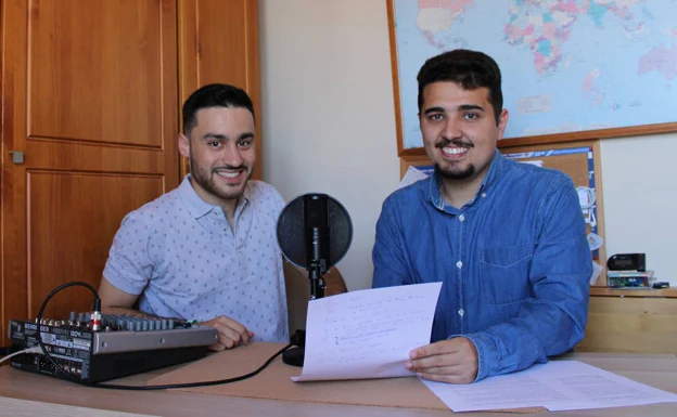 Dos alumnos de la UMA elaboran un podcast sobre la trayectoria de Paco Cañete