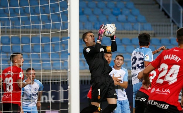 El Málaga suma al fin ante uno de los tres primeros clasificados