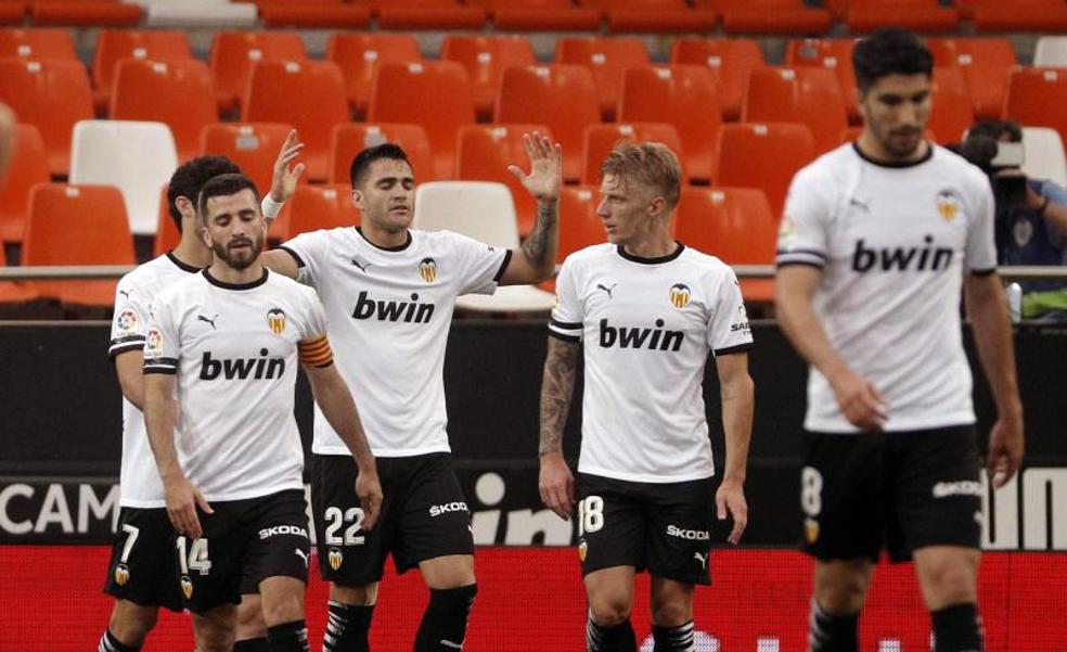 Vídeo: Maxi Gómez guía al Valencia a la salvación