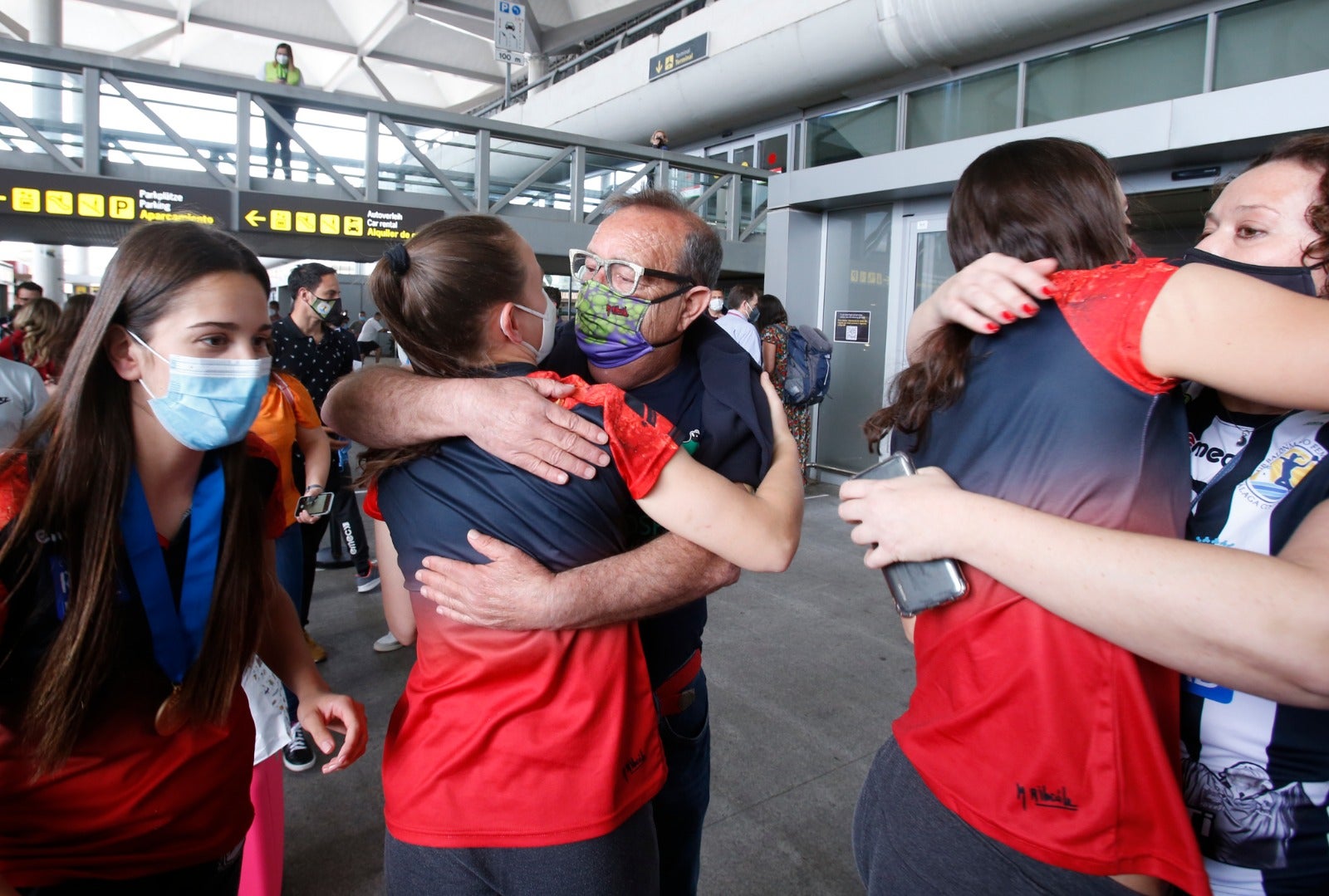Multitudinario recibimiento a las jugadoras del Rincón Fertilidad
