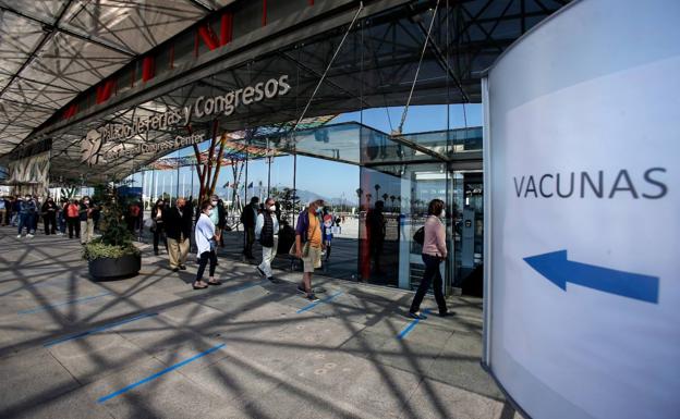 Andalucía empezará a vacunar este mes a todas las personas mayores de 50 años
