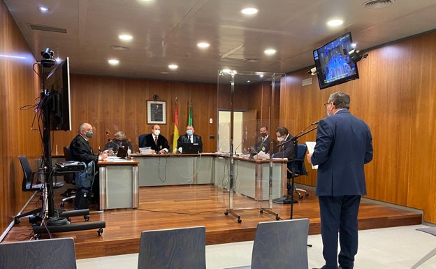 Absuelven al alcalde de Vélez-Málaga denunciado por no convocar un pleno solicitado por el PP