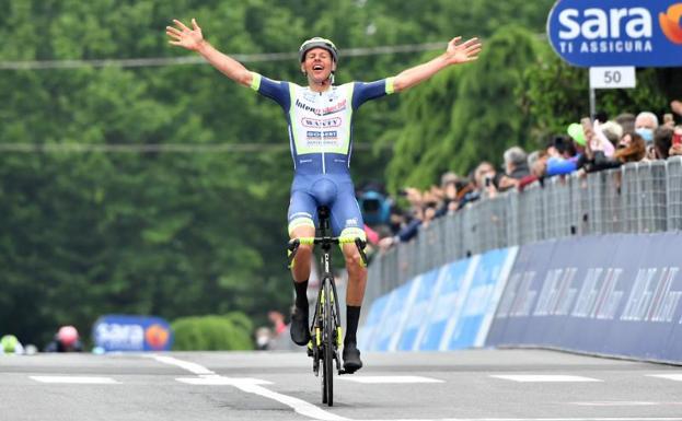 Van der Hoorn se lleva la tercera etapa del Giro y Ganna sigue líder