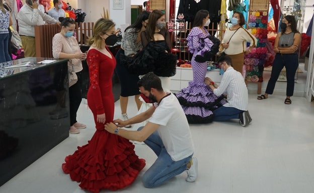 La moda flamenca despierta de su letargo