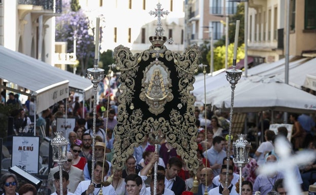 Las hermandades rocieras de Málaga exponen sus simpecados este fin de semana
