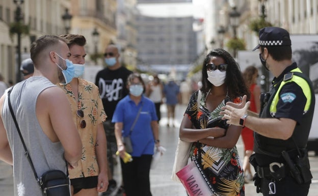 Málaga activa el cobro de todas las multas por no llevar la mascarilla que son de su competencia