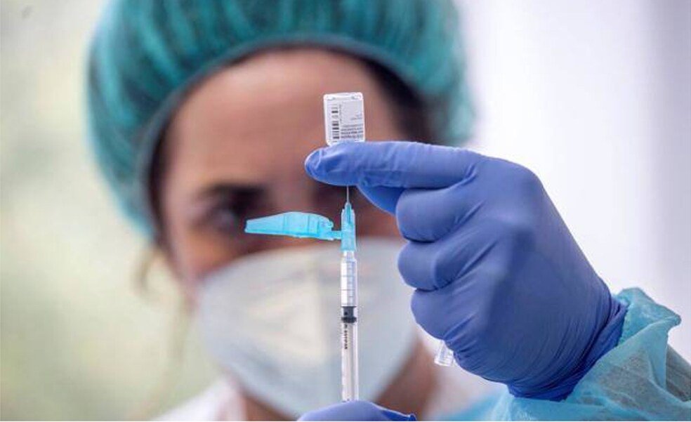 Sanidad aclara qué vacunas tienen que ponerse las personas que han pasado el Covid-19