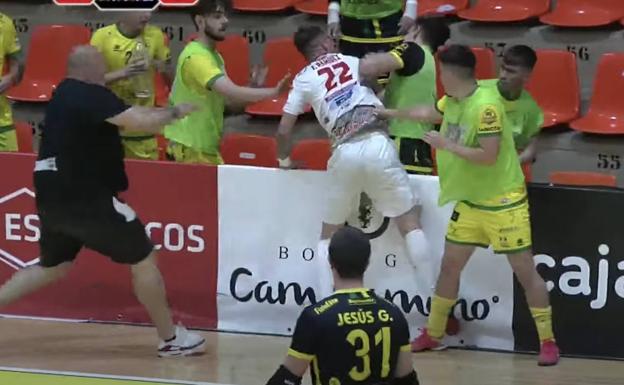 Grave agresión de un jugador del Atlético Carranque en Jaén