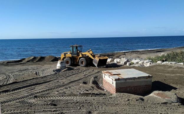 La Costa prepara sus playas ante un verano con menos restricciones