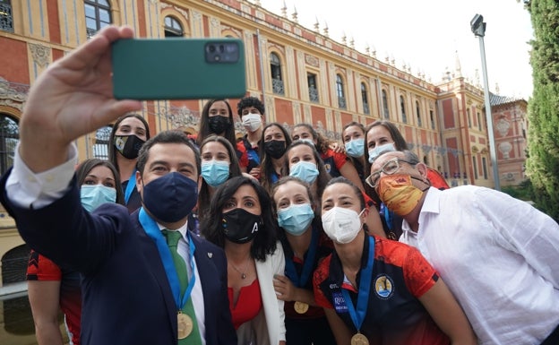 Juanma Moreno: «El Rincón Fertilidad es un equipo de referencia, un espejo en el que mirarnos»