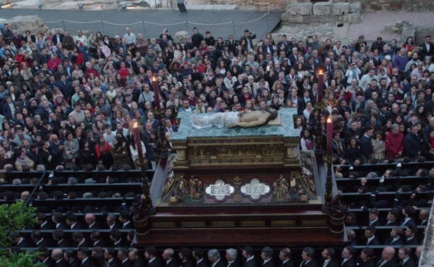 El Ayuntamiento de Málaga concede la medalla de la Ciudad a la Hermandad del Sepulcro