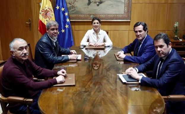 El Gobierno pretende rebajar a la mitad las exenciones a los trabajadores en ERTE